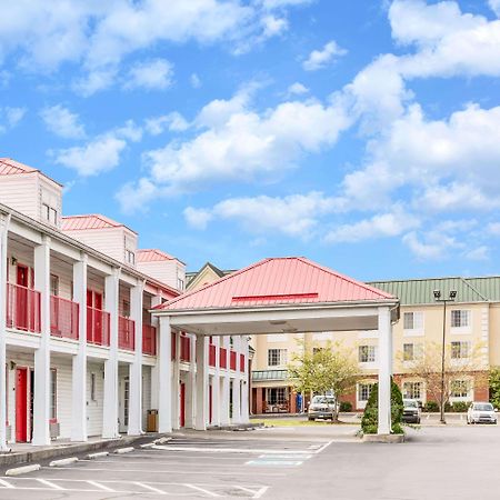 Super 8 By Wyndham Clinton Hotel Buitenkant foto