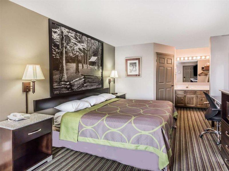 Super 8 By Wyndham Clinton Hotel Buitenkant foto