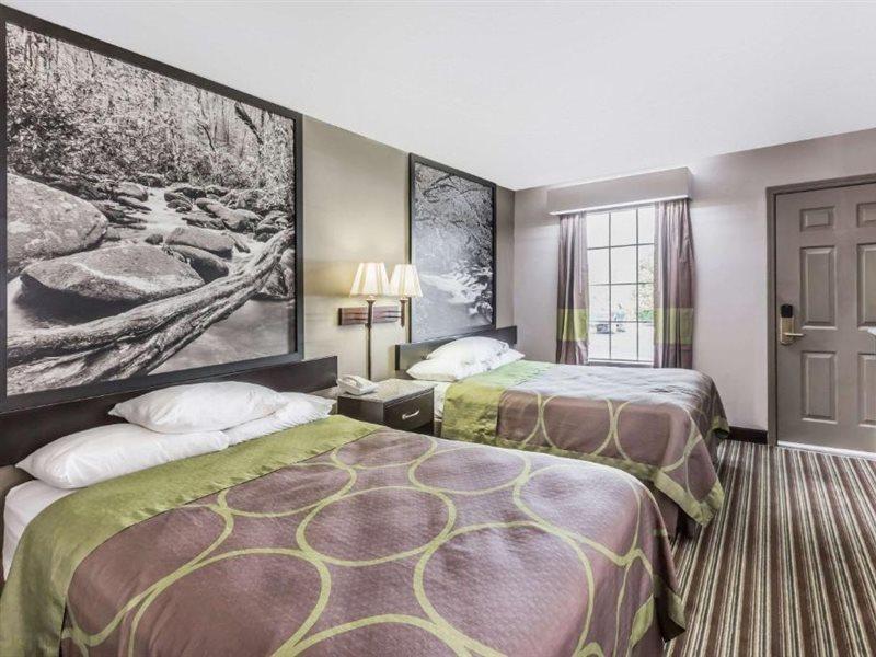 Super 8 By Wyndham Clinton Hotel Buitenkant foto