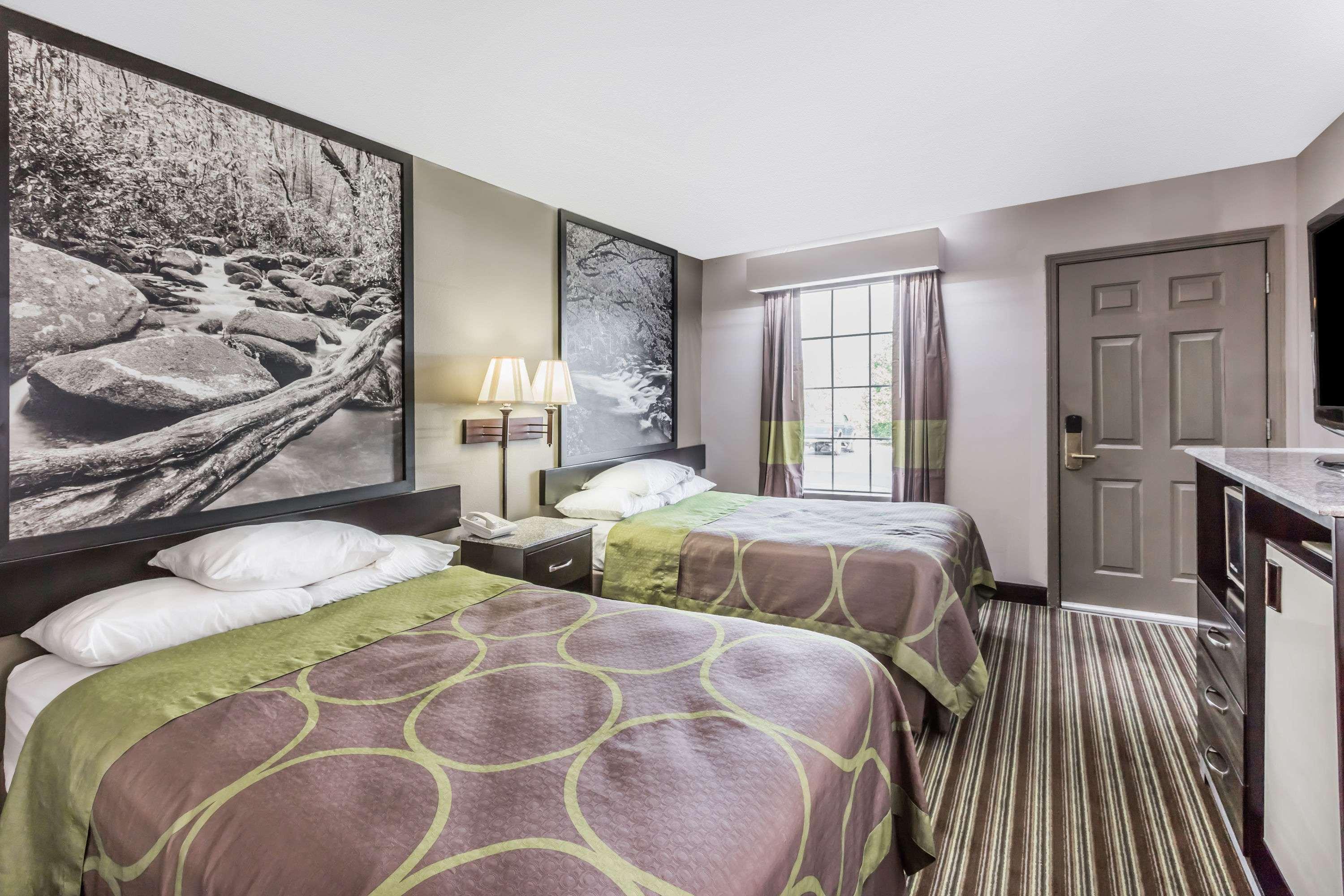 Super 8 By Wyndham Clinton Hotel Buitenkant foto