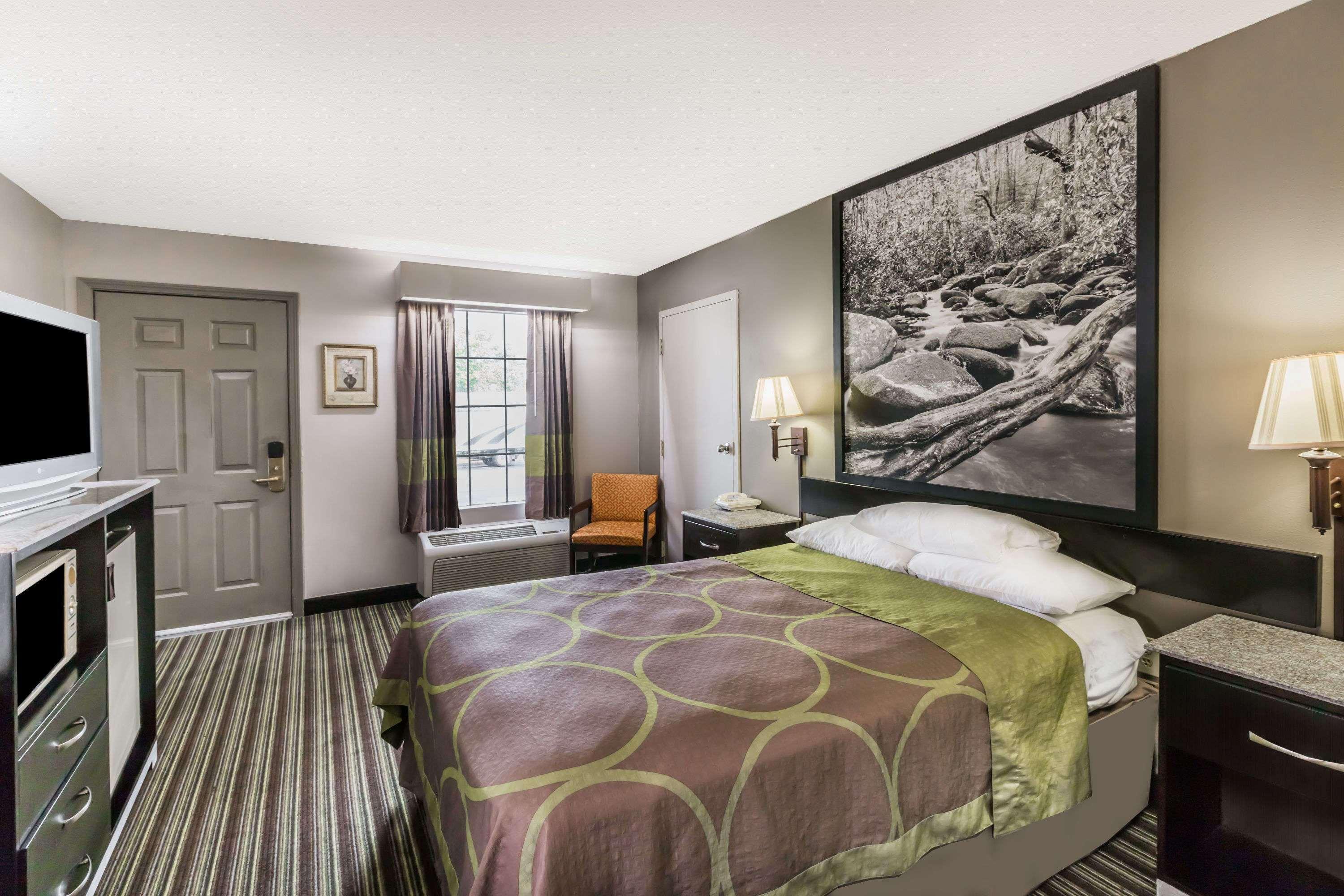 Super 8 By Wyndham Clinton Hotel Buitenkant foto