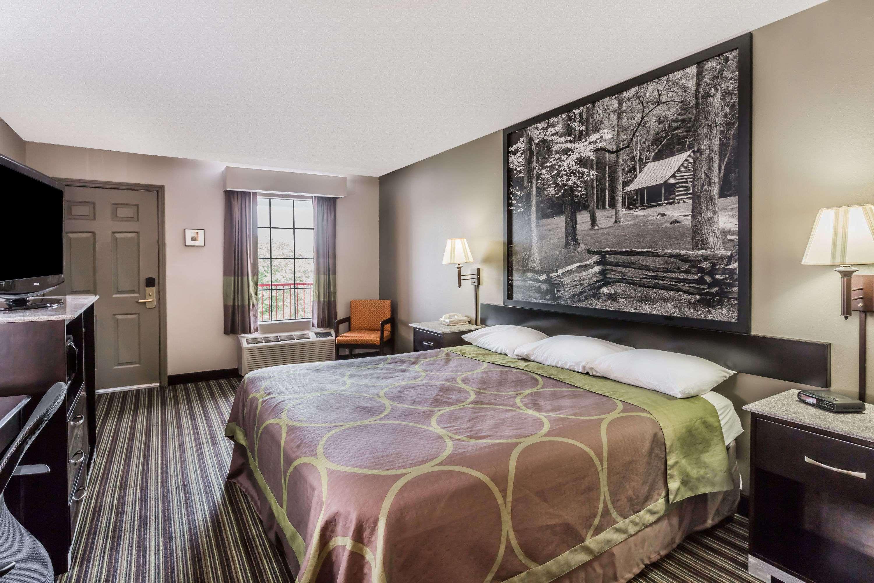 Super 8 By Wyndham Clinton Hotel Buitenkant foto