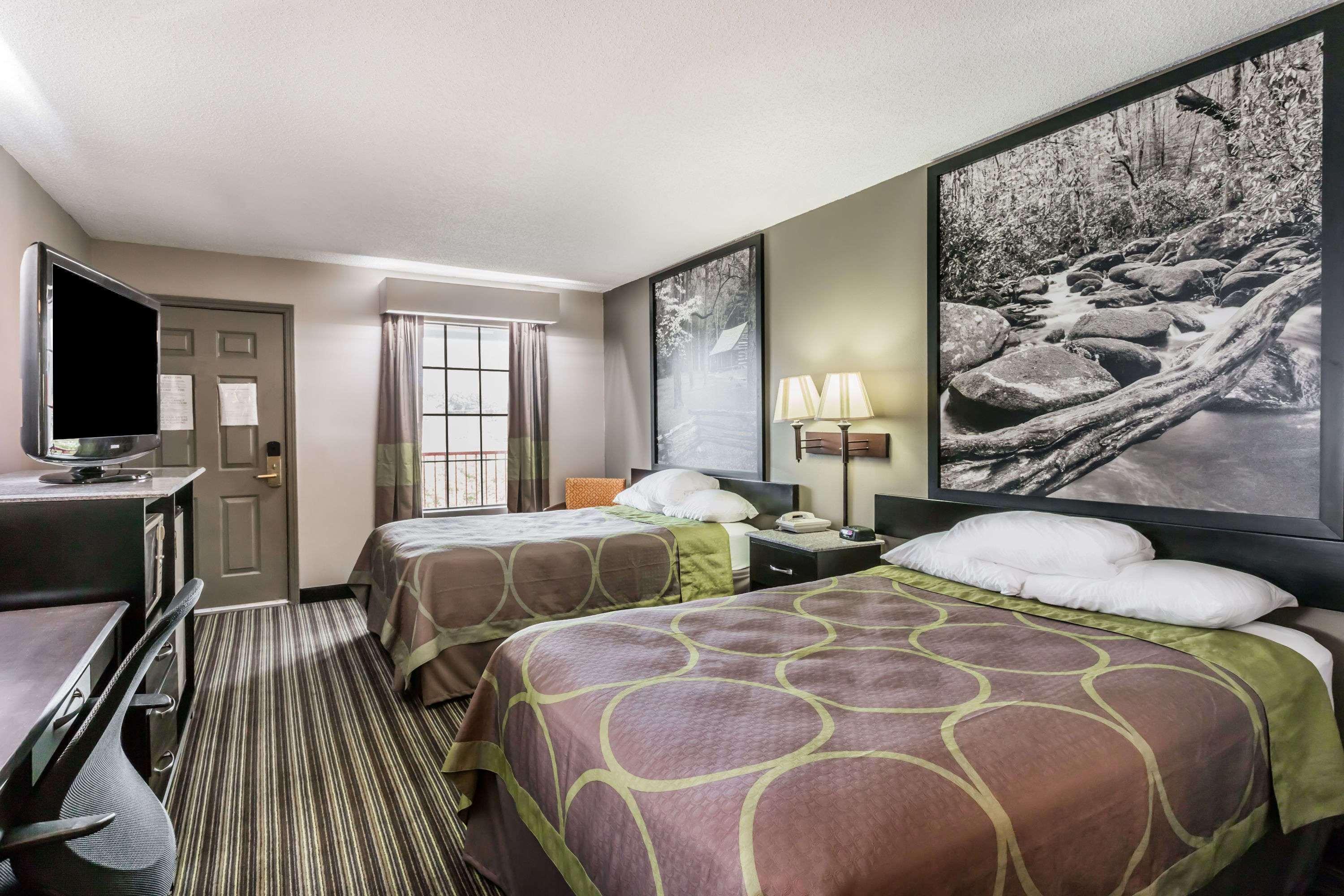 Super 8 By Wyndham Clinton Hotel Buitenkant foto
